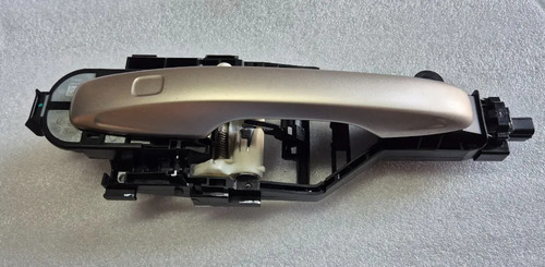 Maçaneta Externa Dianteira Esquerda Volvo Xc60 T8 2023/2024 Dourado Dianteira - Imagem 5