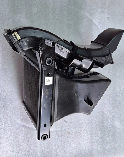Radiador Água Auxiliar Esquerdo Duto Freio Bmw X2 M35i 2025