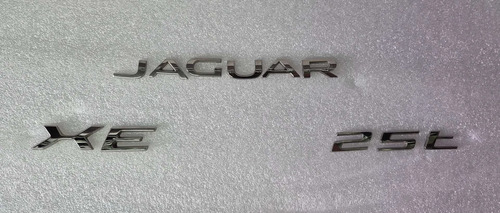 Emblema Letra Jaguar Xe 2017/2018 Azul