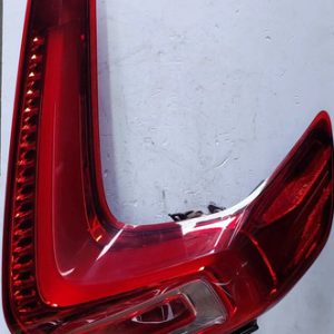 Lanterna Traseira Direita Volvo Xc40 R-design 2022 Direito/passageiro Vermelho