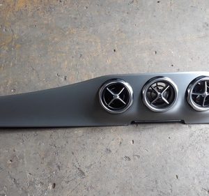 Moldura Central Com Difusor Mercedes Gla200 2018
