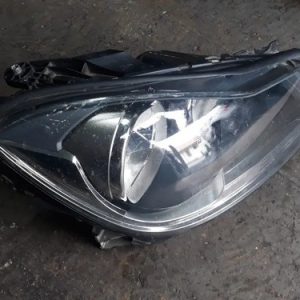 Farol Lado Direito Mercedes C200 Cgi 2012 Trinca Carcaça