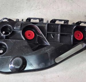 Guia Parachoque Dianteiro Esquerdo Toyota Hilux 2016/2023