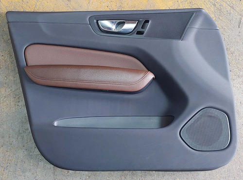Forro De Porta Dianteiro Esquerdo Volvo Xc60 Momentum 2020