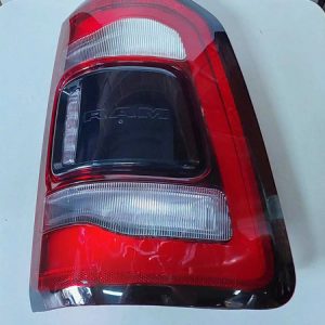 Lanterna Traseira Direita Ram 1500 5.7 V8 Rebel 2024 Direito/passageiro Vermelho