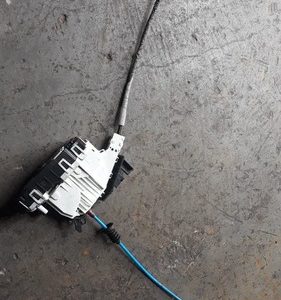 Fechadura Porta Dianteira Esquerda Mercedes Gla200 2018