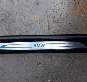 Soleira De Porta Dianteira Bmw X1 2016 Preto E Prata