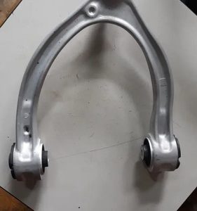Bandeja Superior Suspensão Direita Mercedes C180 Cgi 2019