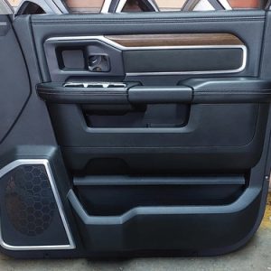 Forro De Porta Dianteiro Direito Dodge Ram 6.7 3500 2022