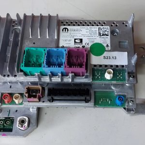 Módulo Rádio Harman Dodge Ram Longhorn 3500 2022  Prata