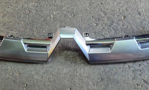 Moldura Grade Friso Cromado Dianteiro Pajero Sport 2.4 2025 Preta Ambos Lados