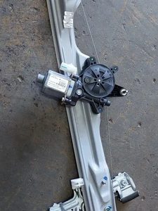 Máquina Vidro Dianteira Direita Tracker Premier 2022