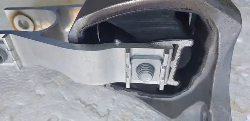 Coxim Inferior Motor Volvo Xc60 T8 Hìbrida 2024 31480564 - Imagem 3