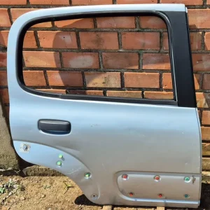 Porta Traseira Direita Fiat Uno Vivace Atractive 2010/2015 Traseira Esquerdo Prata
