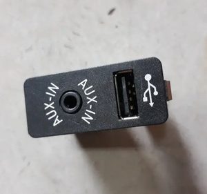 Entrada Tomada Usb Auxiliar Bmw X4 X-drive 28i 2016