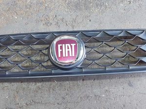 Grade Dianteiro Emblema Fiat Argo 2018 Preto