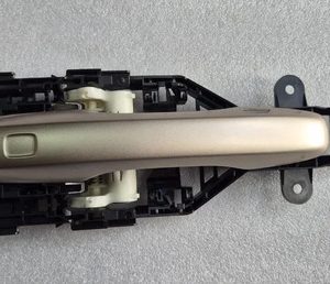 Maçaneta Externa Traseira Esquerda Volvo Xc60 T8 2024 Dourado Traseira
