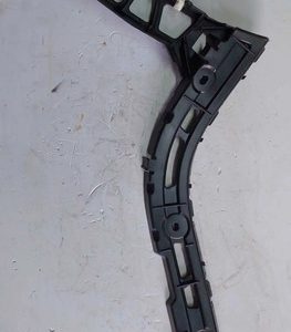 Guia Parachoque Traseiro Direito Jaguar Xf Xfr 2010/2015