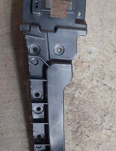 Guia Parachoque Traseiro Esquerdo Range Rover Sport 3.0 2020