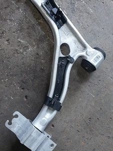 Balança Bandeja Dianteira Esquerda Mercedes Cla 250 2015