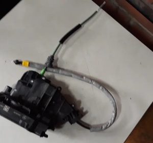 Fechadura Porta Traseira Direita Mercedes C180 Cgi 2019