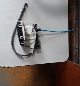 Fechadura Porta Dianteira Direita Mercedes Gla200 2018