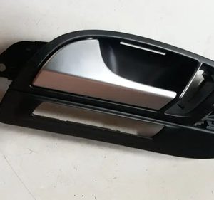 Maçaneta Interna Dianteira Esquerda Audi Q7 2014/2015 Dianteira