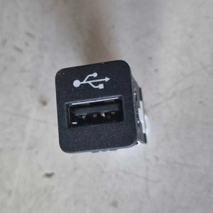 Usb Carregador Console Bmw X3 M40i 2019 74558010 Preto