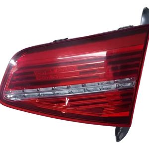 Lanterna Tampa Traseira Direita Passat 2.0 Tsi 2019 Direito/passageiro Vermelho
