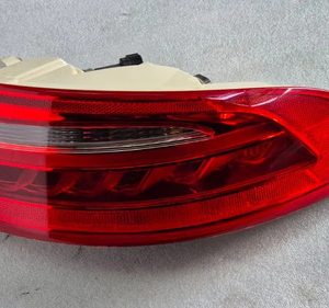 Lanterna Traseira Direita Jaguar Xe P250 2017/2018 Direito/passageiro Vermelho