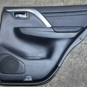 Forro De Porta Traseiro Direito Mitsubishi Pajero Sport 2025