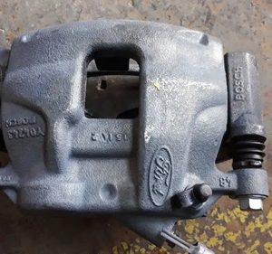 Pinça Dianteira Direita Ford Transit 2.2 Diesel 2012