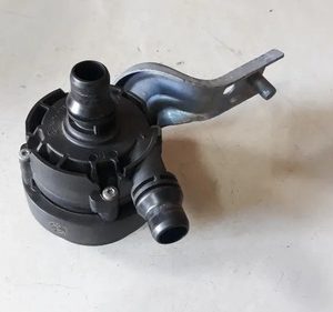 Bomba De Água Auxiliar Bmw X1 2.0 2016