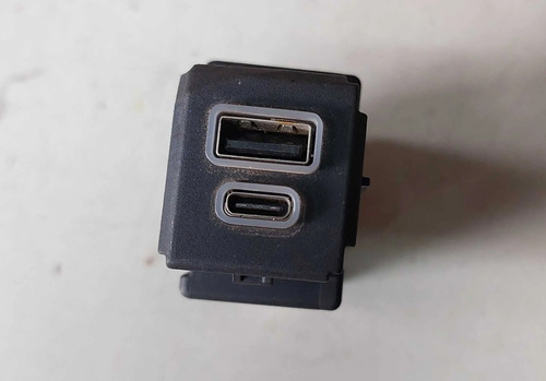 Tomada Usb Jeep Commander 2022 68381663aa - Imagem 2