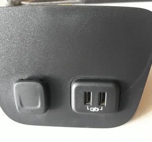 Tomando Usb Traseira Console Equinox Awd Premier 2018/2019