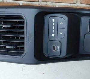 Moldura Difusor Ar Usb Tomada 127v 12v Jeep Commander 2022