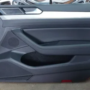 Forro De Porta Dianteiro Direito Vw Passat Highline 2019