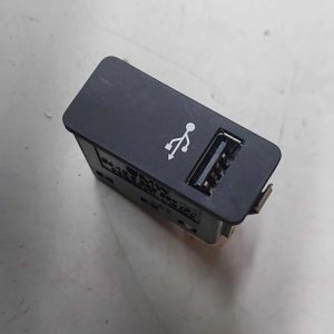 Entrada Usb Bmw X1 X-line 2022 Preto