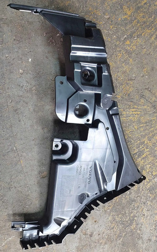 Guia Parachoque Traseiro Esquerdo Volvo Xc60 2020