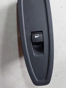Botão Vidro Elétrico Dianteiro Direito Bmw X2 1.5 3cc 2021