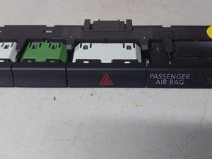 Botão Pisca Alerta Vw Passat Highline Tsi 2.0 2019  Preto
