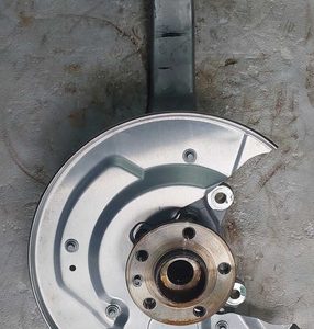 Montante Cubo Dianteiro Direito Volvo Xc60 T8 Hìbrida 2024
