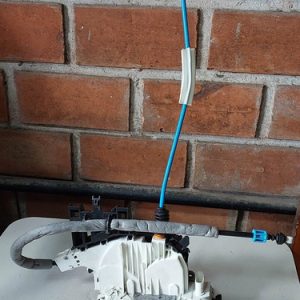 Fechadura Porta Dianteira Esquerda Mercedes Cla 250 2015