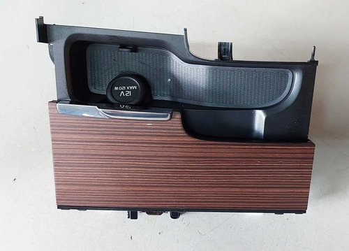 Porta Objetos Console Volvo Xc60 T8 Hìbrida Ultimate 2024 - Imagem 3