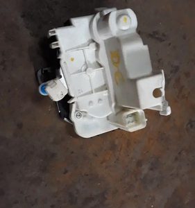 Fechadura De Porta Dianteira Esquerda Argo 2018
