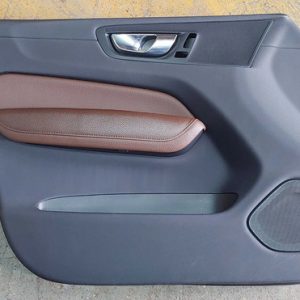 Forro De Porta Dianteiro Esquerdo Volvo Xc60 Momentum 2020