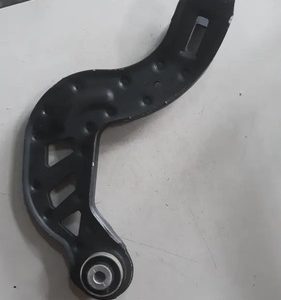 Braço Curvo Traseiro Esquerdo Mercedes Gla200 1.6 2018