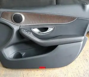 Forró De Porta Dianteiro Direito Mercedes C180 Cgi Exclusive