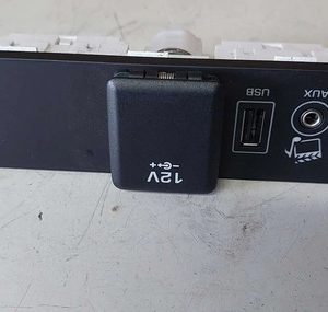 Usb Tomada Auxiliar 12 V Discovery Sport Hse 2.0 2015 Cinza