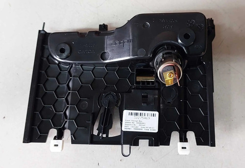 Porta Objetos Console Volvo Xc60 T8 Hìbrida Ultimate 2024 - Imagem 5